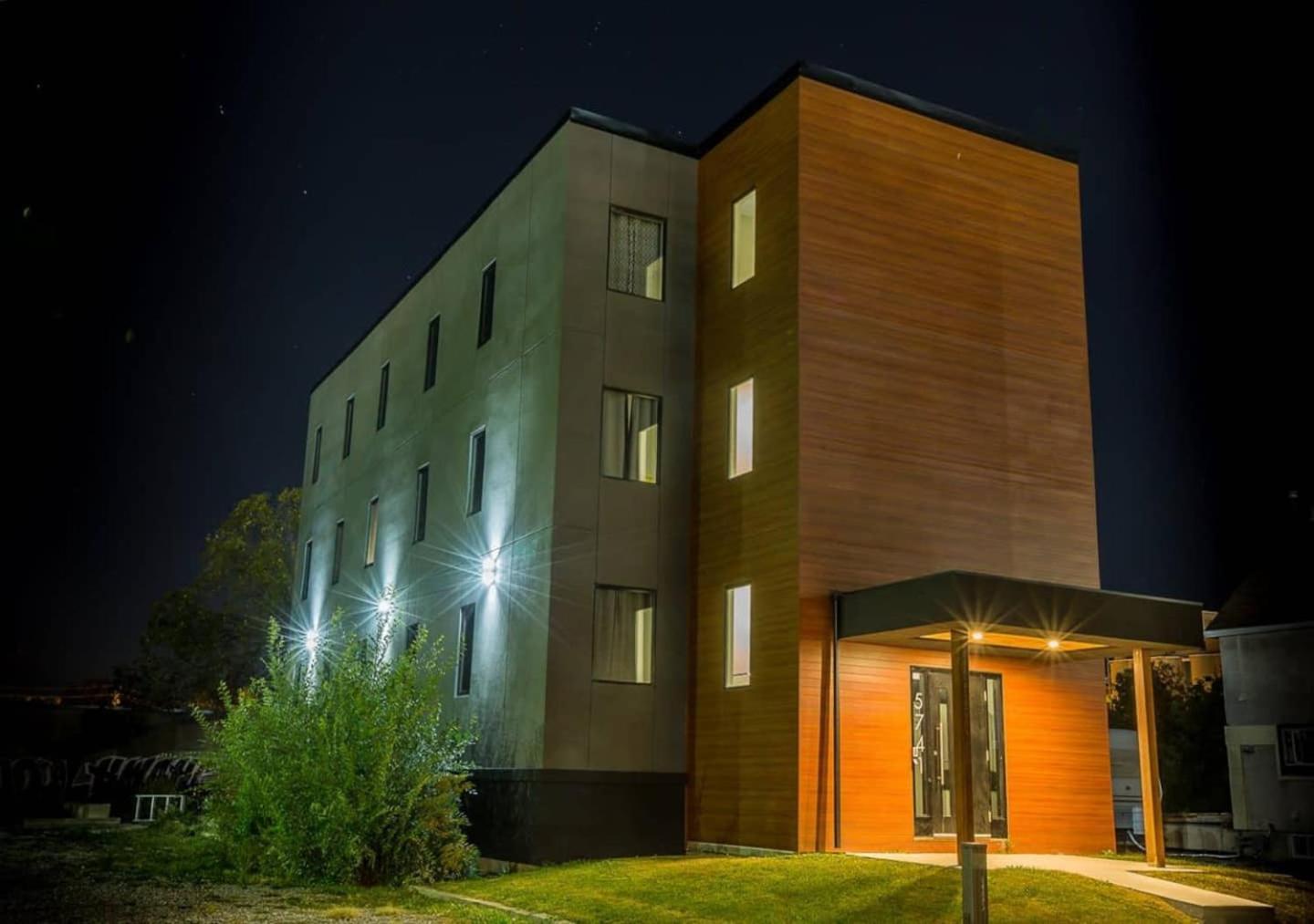 Clifton Hill Hideaway 2B -Two Bedroom Condo Niagarawatervallen Buitenkant foto