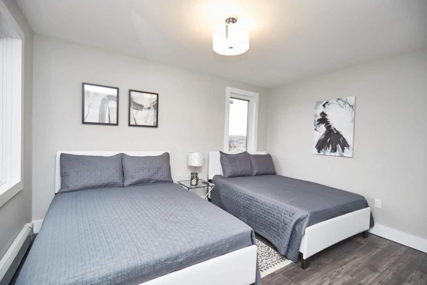 Clifton Hill Hideaway 2B -Two Bedroom Condo Niagarawatervallen Buitenkant foto